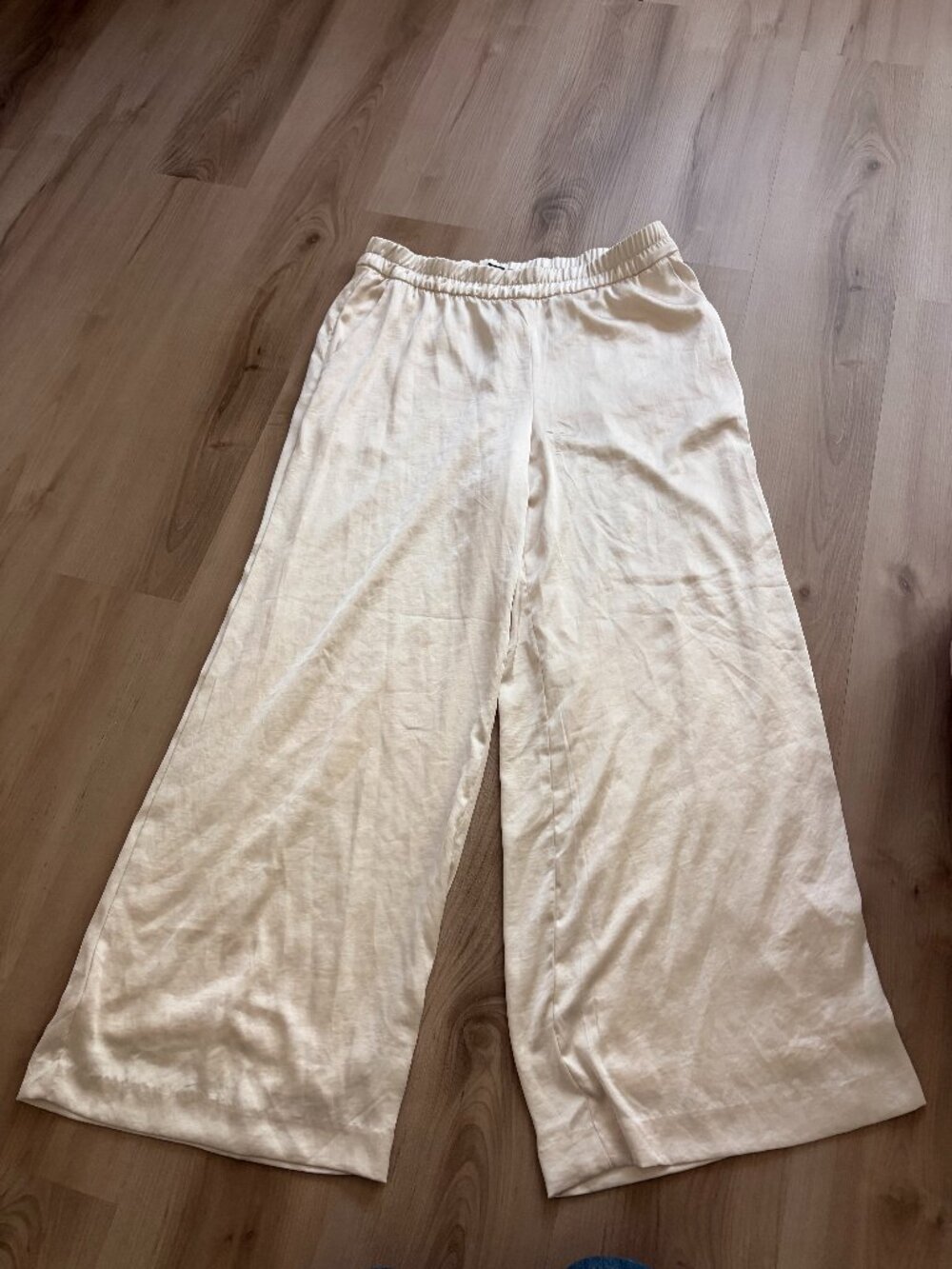 Express Wide Leg Cream Satin Pants Size L